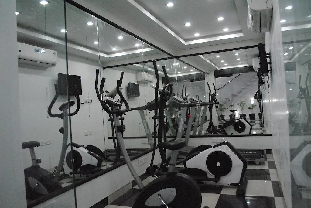 אודייפור Hotel The Space