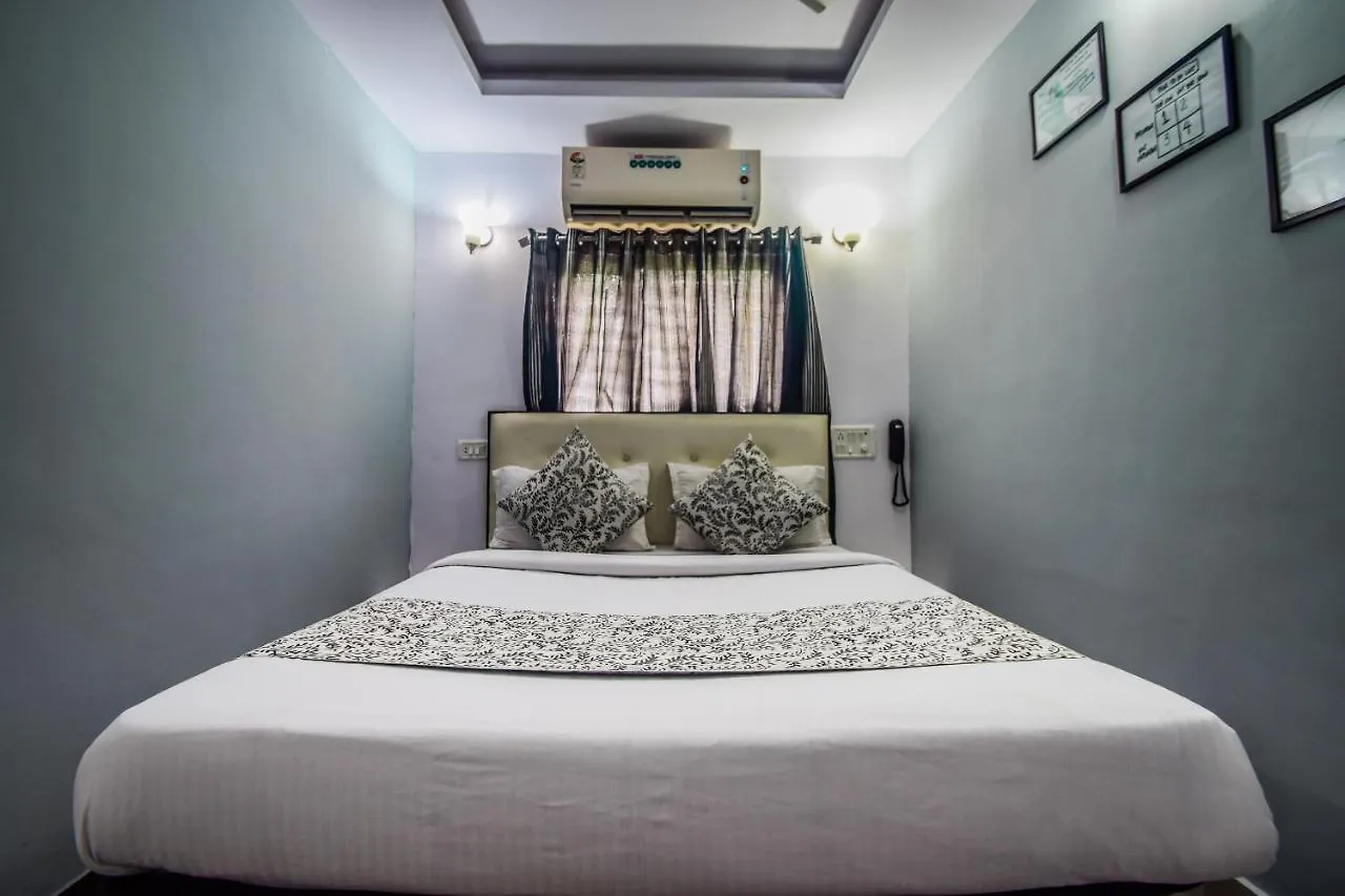 אודייפור Hotel The Space