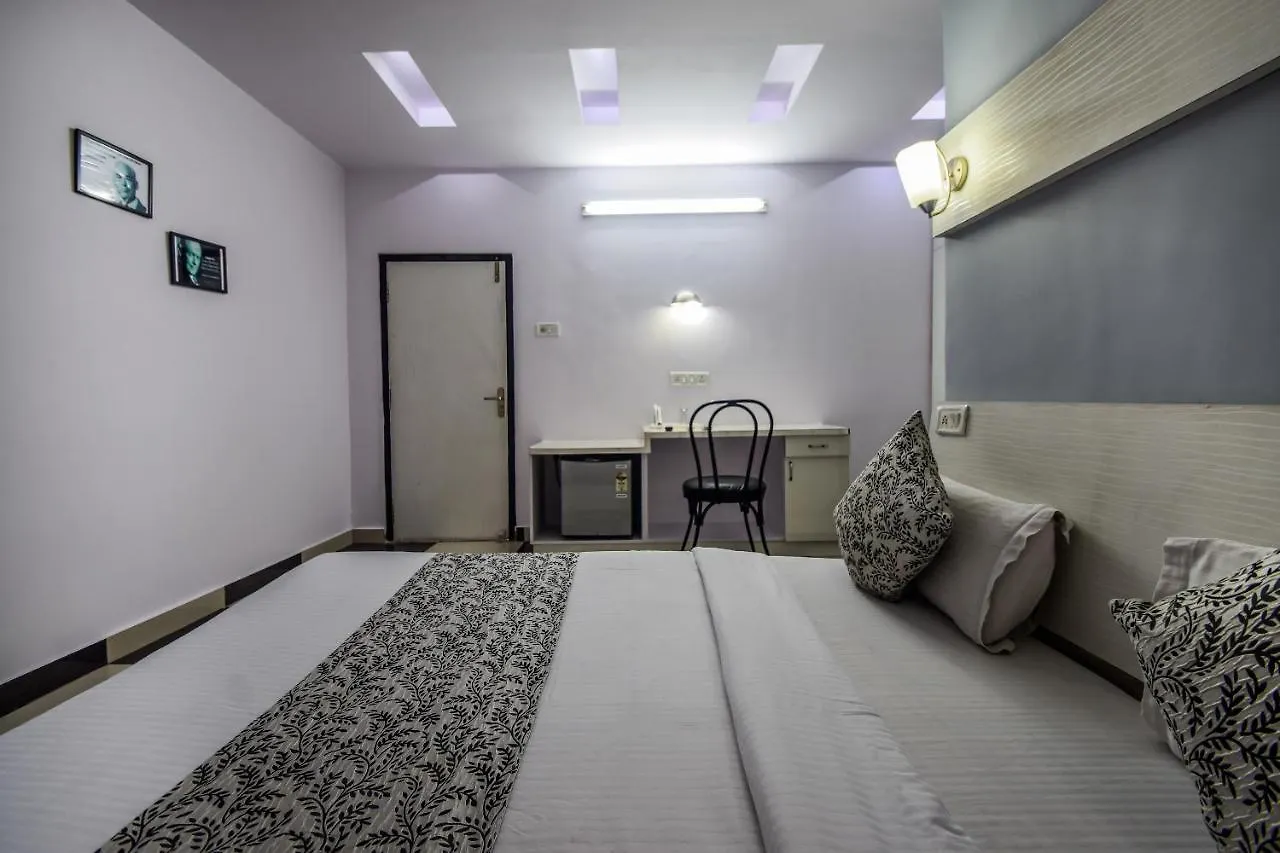 אודייפור Hotel The Space