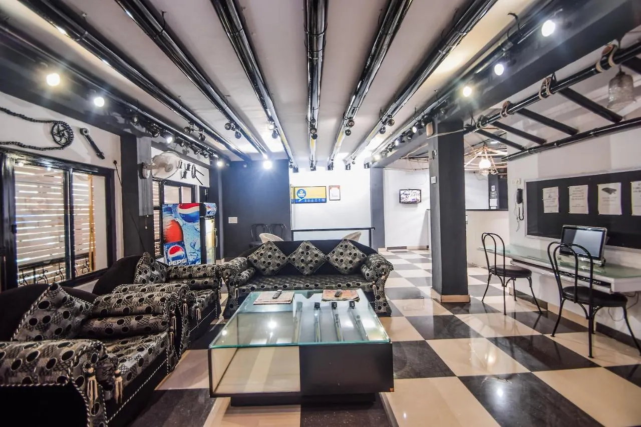אודייפור Hotel The Space